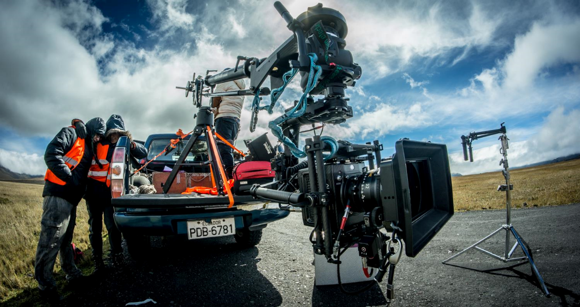 Cámara y rig en un set de producción